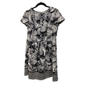 Perceptions A line black and white leaf print a line short sleeve dress